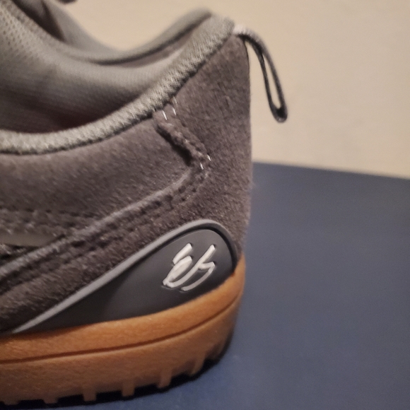 eS Quattro Grey Gum Skate Shoe size 8 EUC 🛹 - Picture 6 of 10